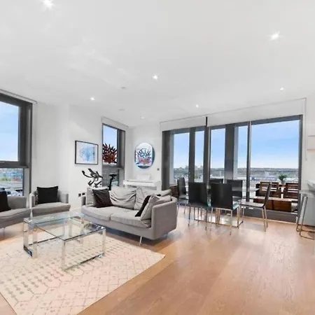3 Bedroom Penthouse With Private Terrace, Battersea, Nine Elms Apartmán