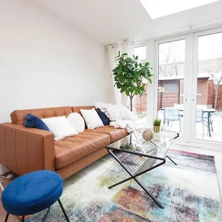 Newly Renovated Modern 4 Bed 3 Bath לונדון