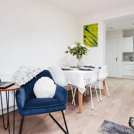 דירה Newly Renovated Modern 4 Bed 3 Bath לונדון