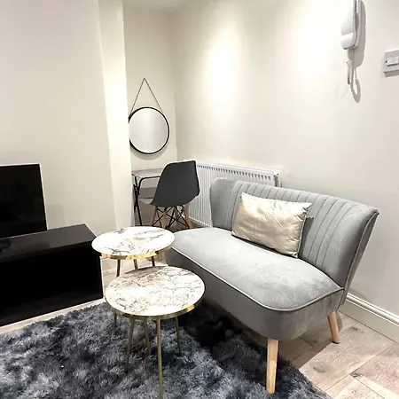 Charm - Stylish In Kensington Londra