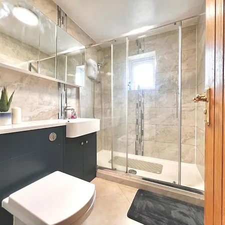 Imperial Apartment *