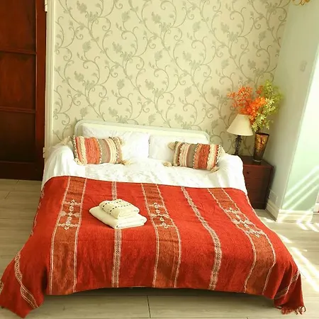 Beautiful Double En-suite Room, Separate Entrance, Ilford, Line Gants Hill, Free Parking * Ilford