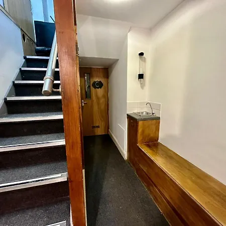 2 Mins To Euston Station, Triple Bedroom With Private Bathroom C Frühstückspension London