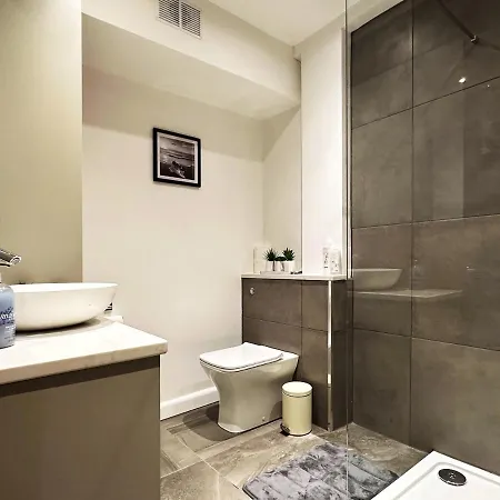 Liam Place Near Hyde Park - 1 Double Bed, 1 Sofa Bed, Spacious Apartment, Private Entrance * Londres