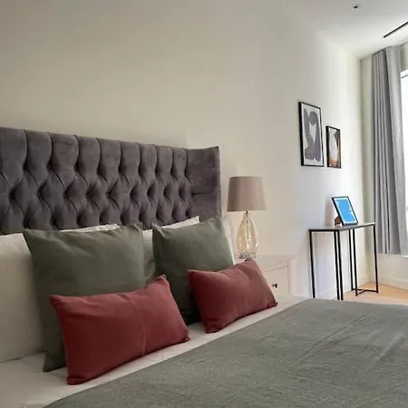 Luxury 3 Bed 3 Bath In