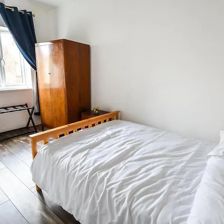 Great Spacious 2 Bedroom Flat *