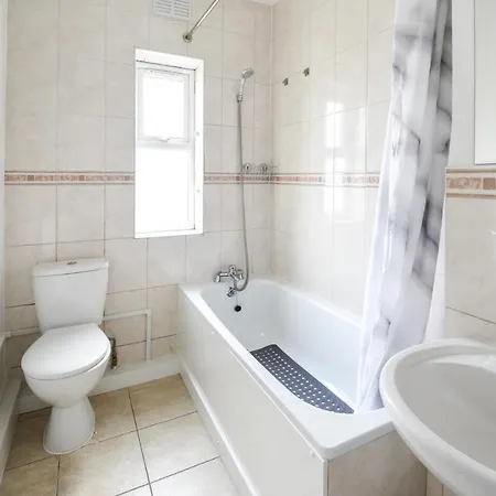 Apartment Great Spacious 2 Bedroom Flat *