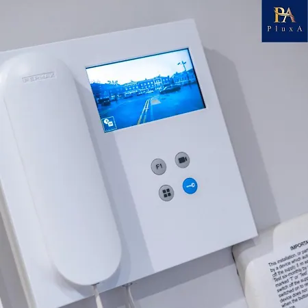 Pluxa Larimar - Spacious With Private Entrance, Workspace & Wi-fi London Borough of Harrow