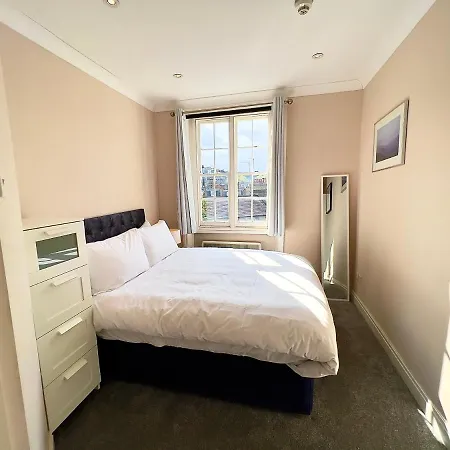 2 Bedroom In Westminster