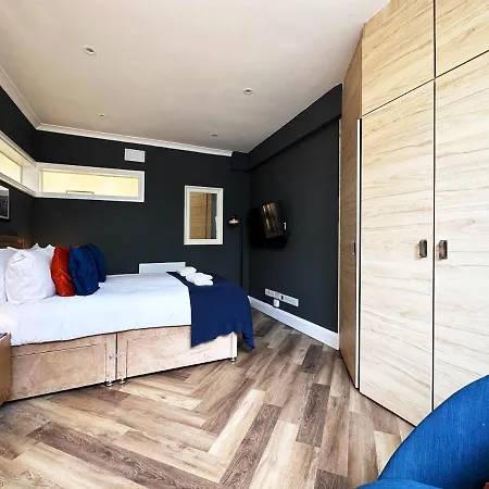 Liam Place Near Hyde Park - 1 Double Bed, 1 Sofa Bed, Spacious Apartment, Private Entrance