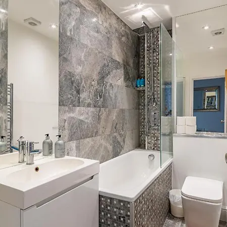 Specious Bright Flat With Garden In London