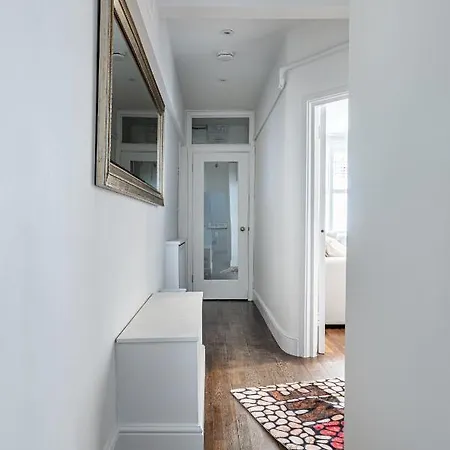 Apartment Specious Bright Flat With Garden In