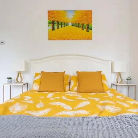 Cosy Bright & Large 4 Bedroom Flat With Parking Apartment