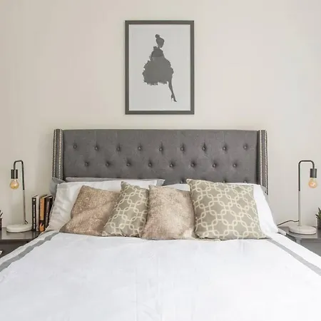 Cosy Bright & Large 4 Bedroom Flat With Parking Ealing