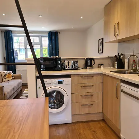 Apartmán New - Family 2 Bedroom In Quiet Street Near Parks 107-3 1fl Londýn