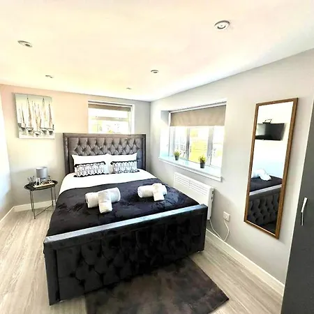 Heathrow Stays - Guest house
