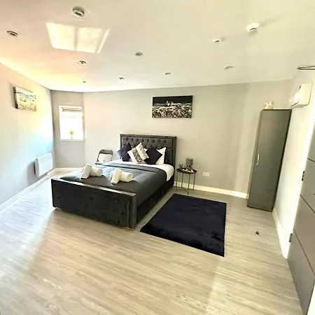 Guest house Heathrow Stays -
