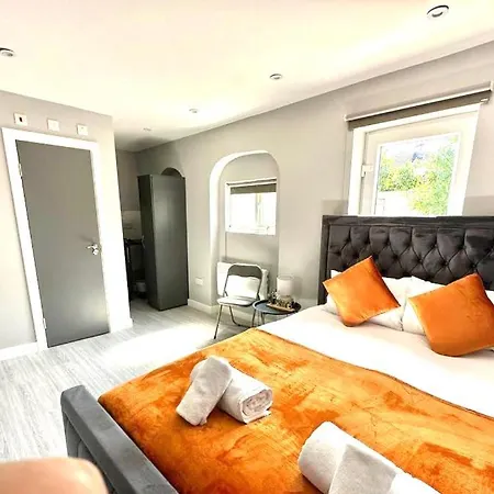 Guest house Heathrow Stays - Feltham