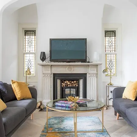 Apartment Cosy Bright & Large 4 Bedroom Flat With Parking Ealing