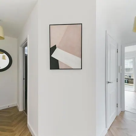 Amazing 2 Bedroom Flat In Canary Wharf Apartment