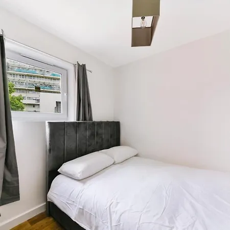 Amazing 2 Bedroom Flat In Canary Wharf Apartment