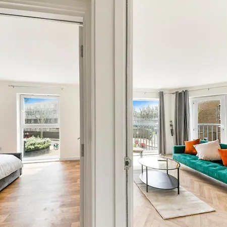 Amazing 2 Bedroom Flat In Canary Wharf *