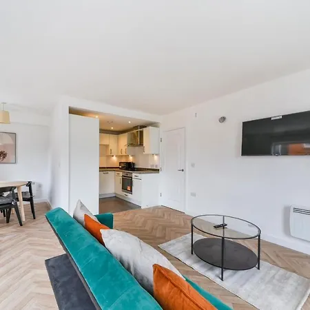 Amazing 2 Bedroom Flat In Canary Wharf Apartment *