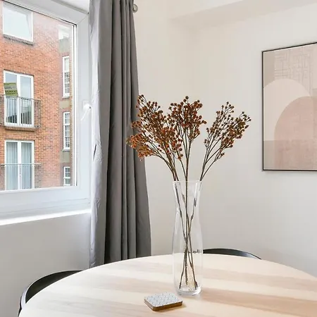 Amazing 2 Bedroom Flat In Canary Wharf Apartment