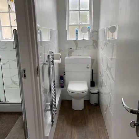 Town Centre 3 Bed Flat - Sleep Up To 5 People, Close To London Underground Apartamento *