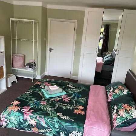 Apartamento Town Centre 3 Bed Flat - Sleep Up To 5 People, Close To London Underground