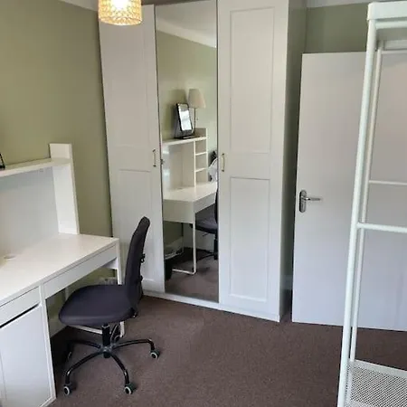 Town Centre 3 Bed Flat - Sleep Up To 5 People, Close To London Underground * Harrow