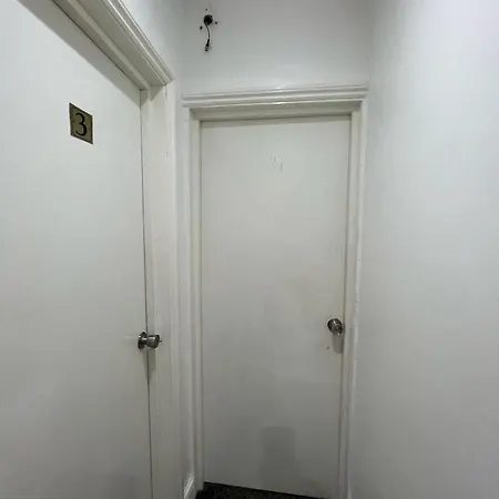 4 Bedroom Shared House With 2 Own