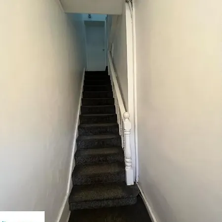 4 Bedroom Shared House With 2 Own * Harrow