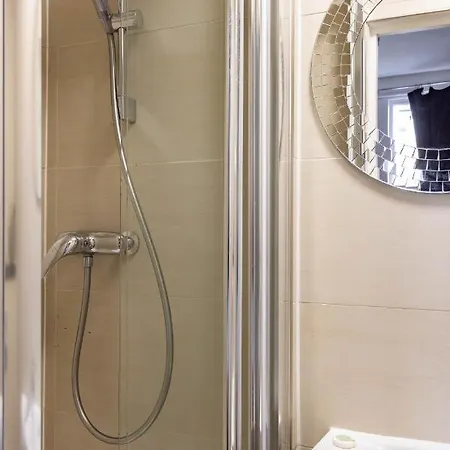 South Kensington Courtfield Gardens studio Apartment *