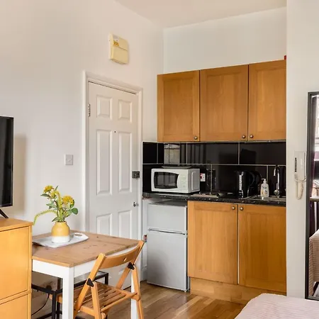 South Kensington Courtfield Gardens studio * London