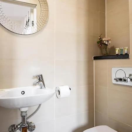 South Kensington Courtfield Gardens studio *