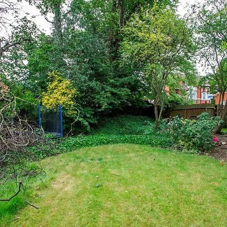 Cosy Bright & Large 4 Bedroom Flat With Parking Apartment Ealing