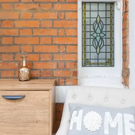 Cosy Bright & Large 4 Bedroom Flat With Parking * Ealing