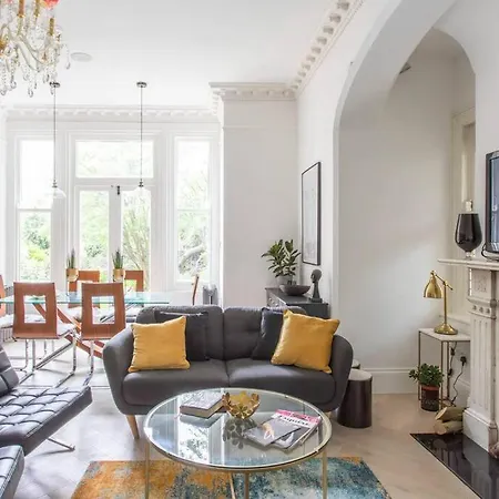 Apartment Cosy Bright & Large 4 Bedroom Flat With Parking *