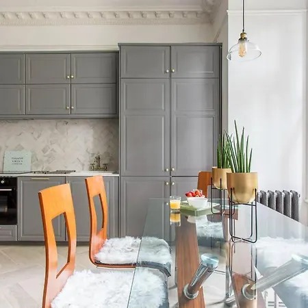 Apartment Cosy Bright & Large 4 Bedroom Flat With Parking Ealing