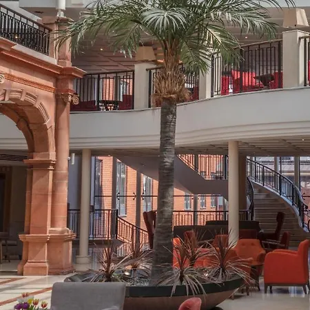 The Crown London, Worldhotels Distinctive Hotel 4*