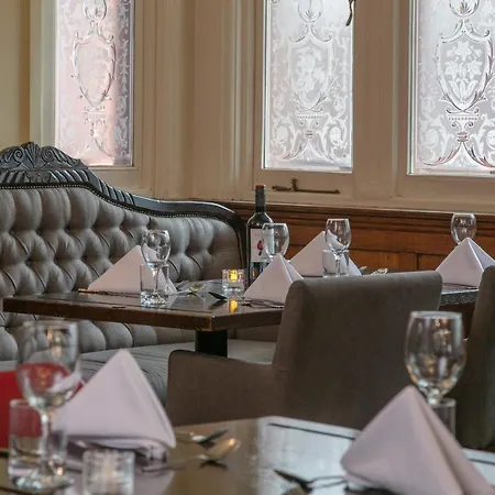 The Crown London, Worldhotels Distinctive 4*
