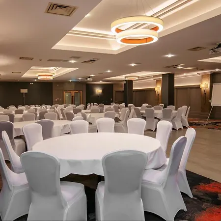 The Crown London, Worldhotels Distinctive 4*