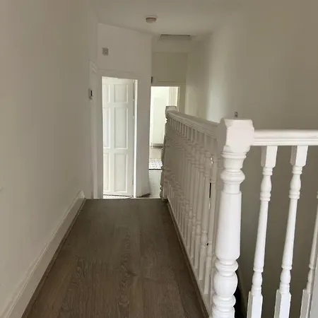 アパート Bright And Stylish 2 Bedroom First Floor Flat *