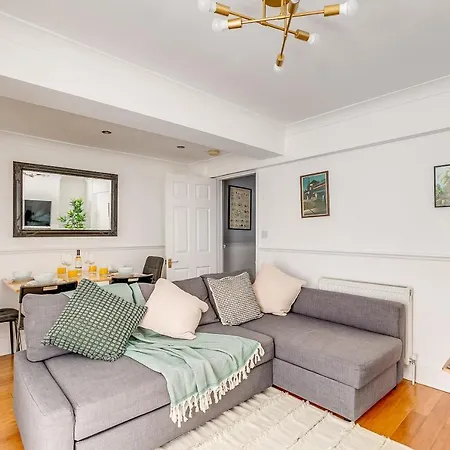 Luxury 1 Bed In East *