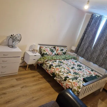A Discreet Flat For The Family. * London