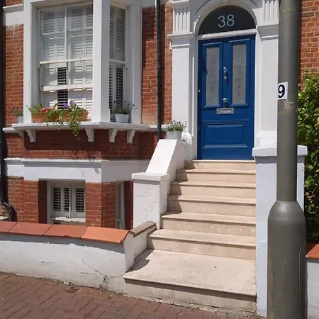 Coronation House Homestay *