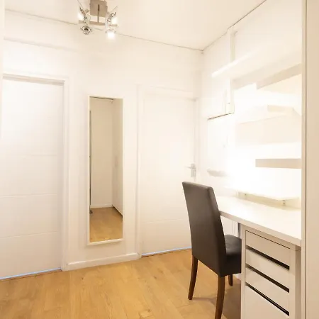 Spacious Flat In South With Balcony - Pass The Keys דירה