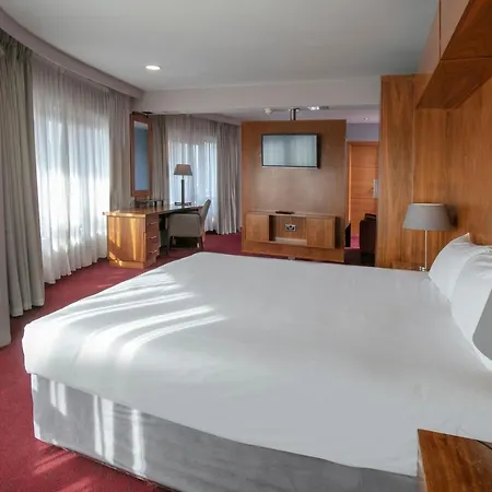 The Crown London, Worldhotels Distinctive 4*