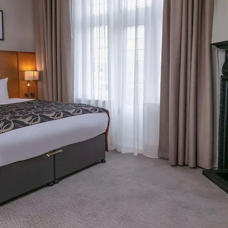 The Crown London, Worldhotels Distinctive Hotel 4*